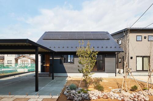 吹き抜けが心地いい平屋風の家